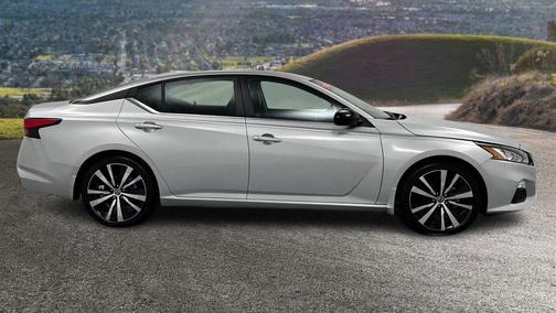 2022 Nissan Altima SR FWD