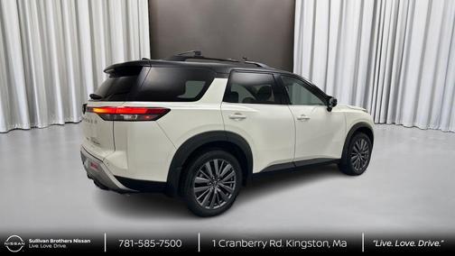 Pearl White Tricoat/Super Black 2023 Nissan Pathfinder SL 4WD