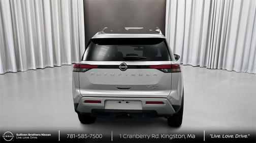 2025 Nissan Pathfinder Platinum 4WD
