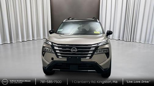 Champagne Silver Metallic/Super Black 2026 Nissan Rogue Platinum