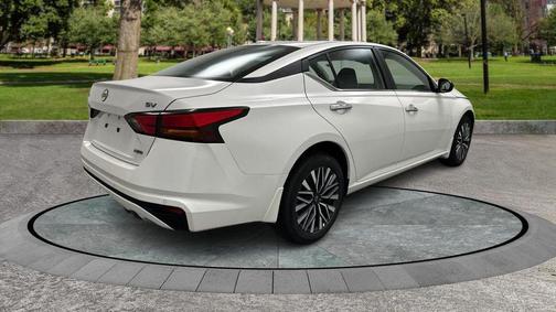 Pearl White Tricoat 2024 Nissan Altima 2.5 SV