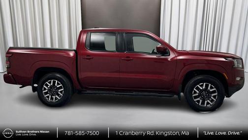 Cardinal Red Tricoat 2022 Nissan Frontier SV