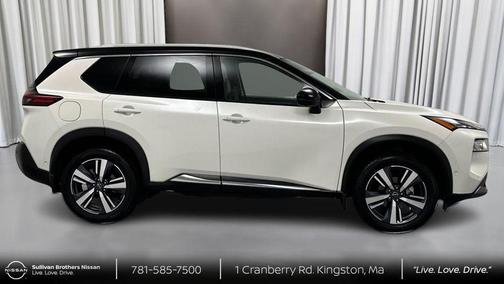 Pearl White Tricoat/Super Black 2023 Nissan Rogue SL