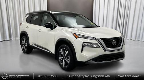 Pearl White Tricoat/Super Black 2023 Nissan Rogue SL