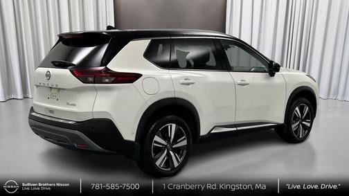 Pearl White Tricoat/Super Black 2023 Nissan Rogue SL
