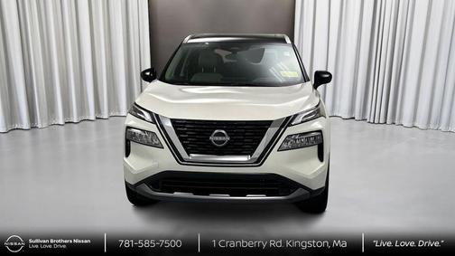 Pearl White Tricoat/Super Black 2023 Nissan Rogue SL