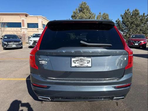 2021 Volvo XC90 T6 R-Design