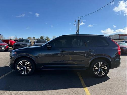 2021 Volvo XC90 T6 R-Design