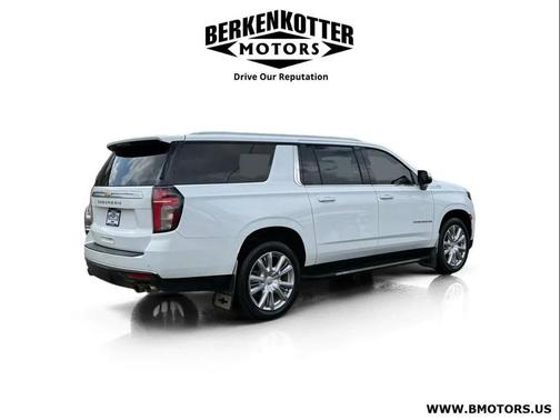 Summit White 2021 Chevrolet Suburban 4WD High Country