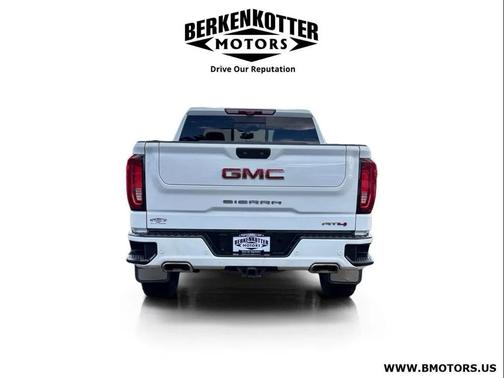 Summit White 2023 GMC Sierra 1500 AT4