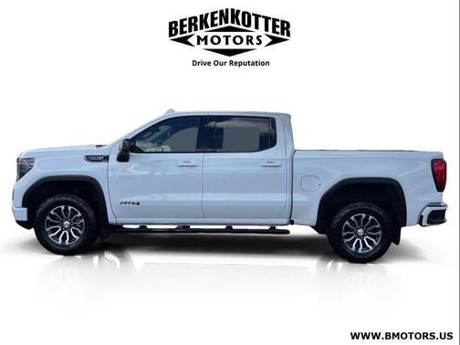 Summit White 2023 GMC Sierra 1500 AT4