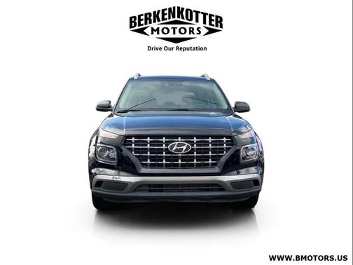 Black Noir Pearl 2021 Hyundai VENUE SEL
