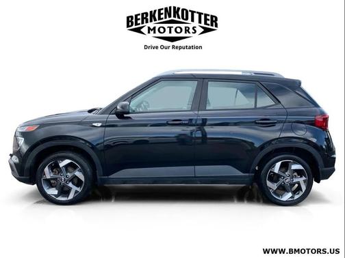 Black Noir Pearl 2021 Hyundai VENUE SEL