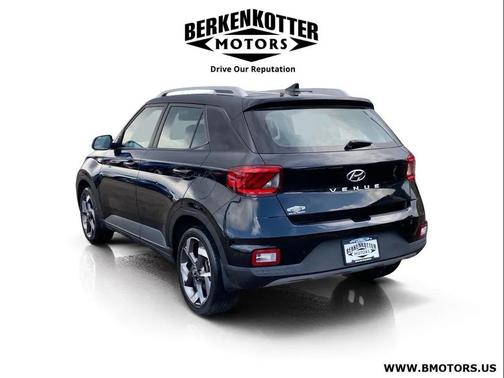 Black Noir Pearl 2021 Hyundai VENUE SEL