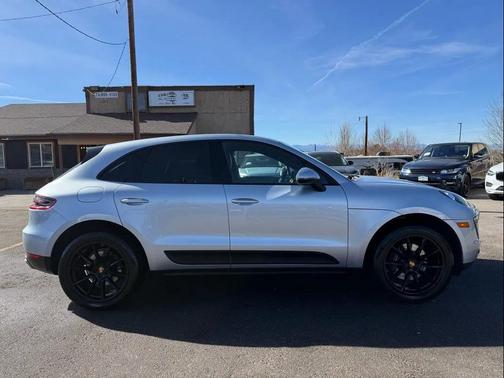 2017 Porsche Macan 