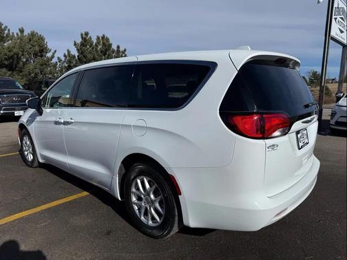 2020 Chrysler Voyager LX