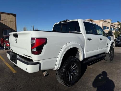 2023 Nissan Titan SV