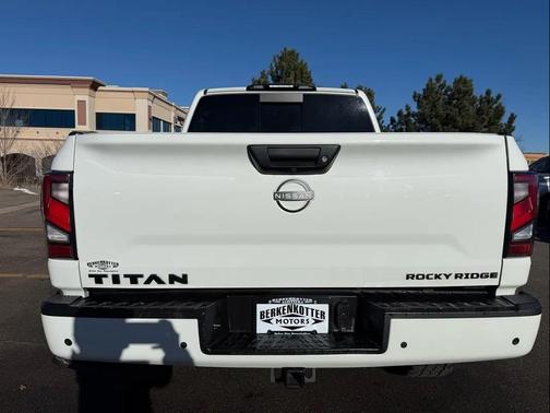 2023 Nissan Titan SV