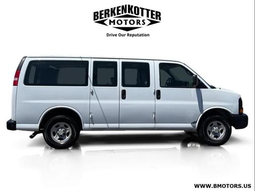 Summit White 2007 Chevrolet Express 1500 Base
