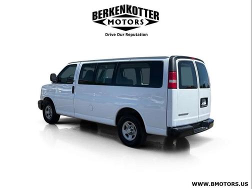Summit White 2007 Chevrolet Express 1500 Base