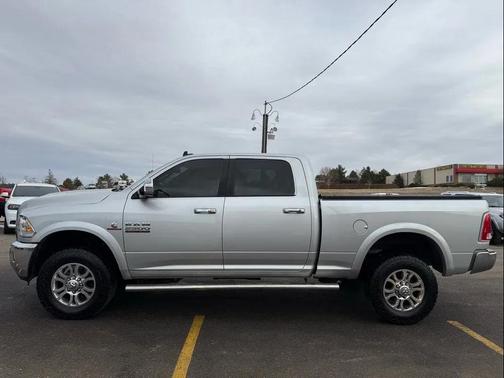 2017 RAM 2500 Laramie Crew Cab 4x4 6'4' Box