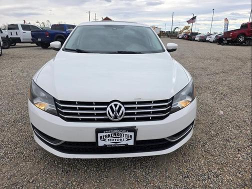 Candy White 2015 Volkswagen Passat 2.0L TDI DSG SE w/Sunroof