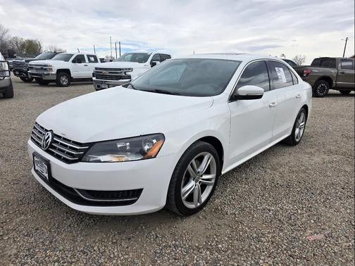 Candy White 2015 Volkswagen Passat 2.0L TDI DSG SE w/Sunroof