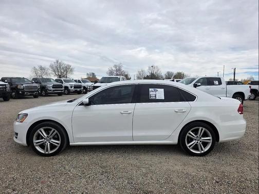 Candy White 2015 Volkswagen Passat 2.0L TDI DSG SE w/Sunroof