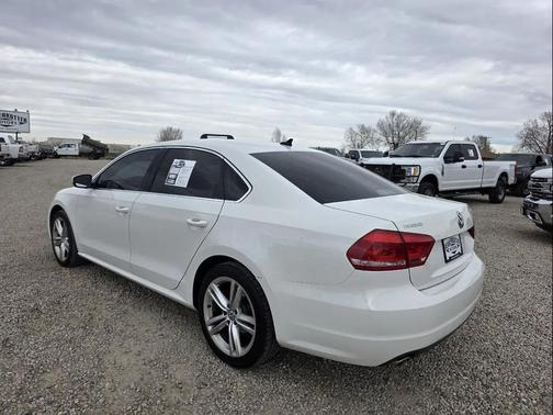Candy White 2015 Volkswagen Passat 2.0L TDI DSG SE w/Sunroof
