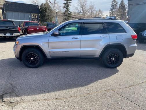 Photo 4 of 32 of 2018 Jeep Grand Cherokee Laredo