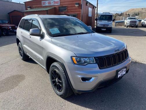 Photo 1 of 32 of 2018 Jeep Grand Cherokee Laredo