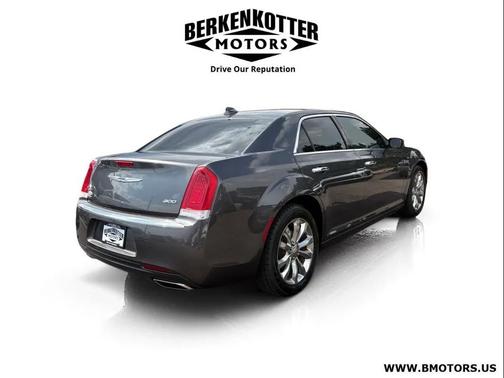 Granite Crystal Metallic Clearcoat 2019 Chrysler 300 Limited