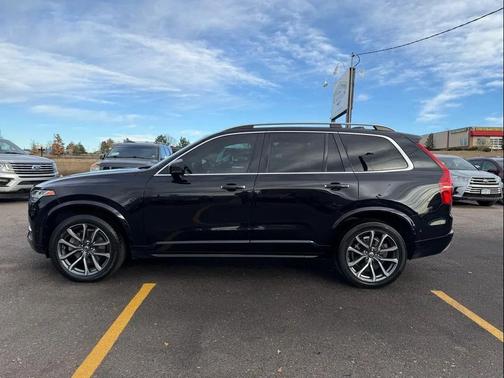 2017 Volvo XC90 T6 Momentum