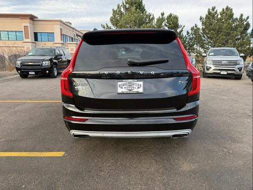 2017 Volvo XC90 T6 Momentum