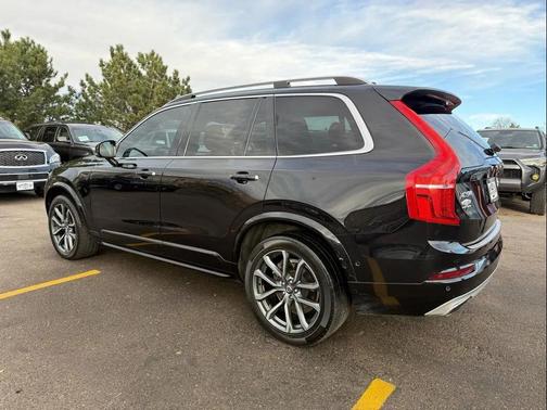 2017 Volvo XC90 T6 Momentum