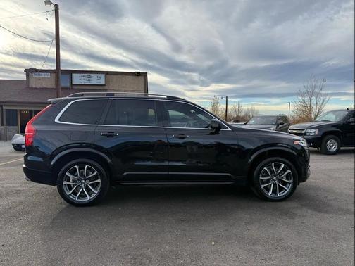 2017 Volvo XC90 T6 Momentum