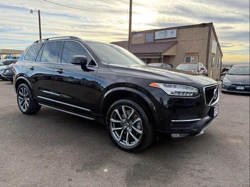 2017 Volvo XC90 T6 Momentum