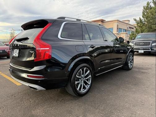 2017 Volvo XC90 T6 Momentum