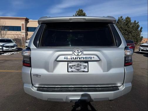 Classic Silver Metallic 2016 Toyota 4Runner SR5