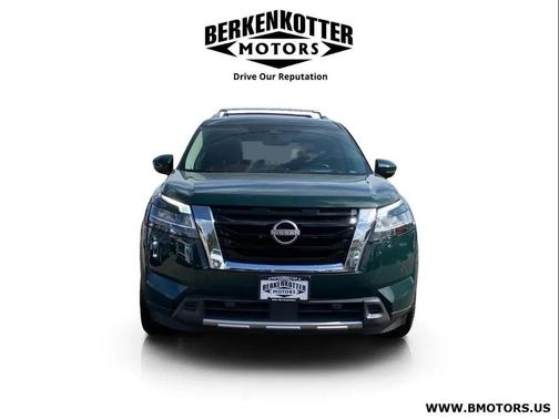 Green 2024 Nissan Pathfinder Platinum 4WD