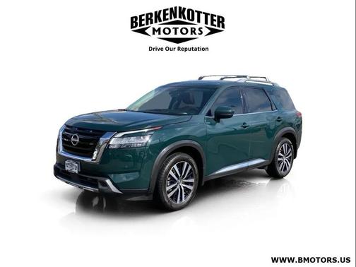 Green 2024 Nissan Pathfinder Platinum 4WD