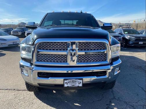 2017 RAM 2500 Laramie Crew Cab 4x4 6'4' Box
