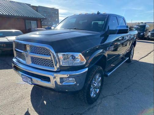 2017 RAM 2500 Laramie Crew Cab 4x4 6'4' Box