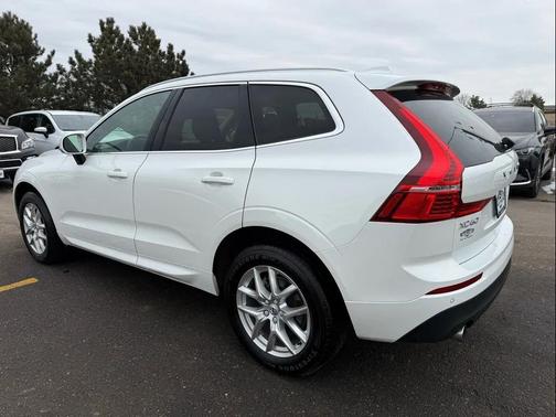 2021 Volvo XC60 T5 Momentum