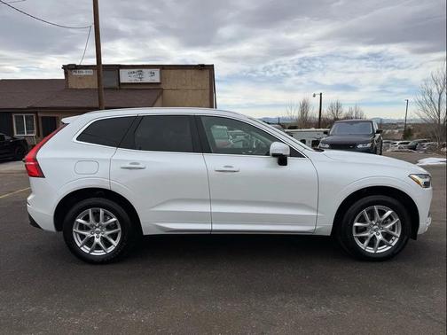 2021 Volvo XC60 T5 Momentum