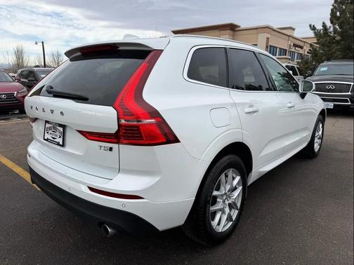 2021 Volvo XC60 T5 Momentum