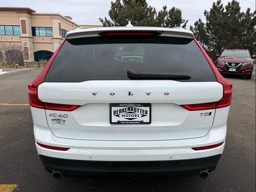 2021 Volvo XC60 T5 Momentum