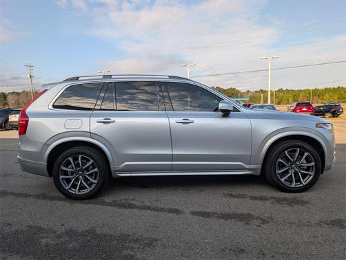 2019 Volvo XC90 T6 Momentum