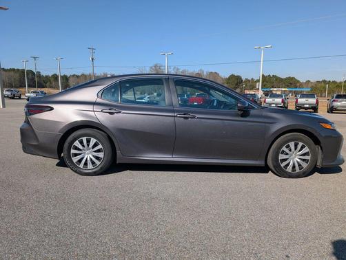 2024 Toyota Camry Hybrid LE