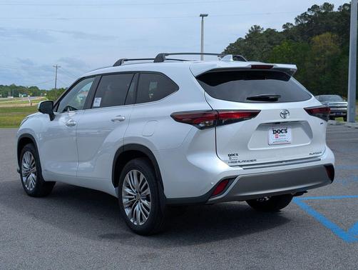 2026 Toyota Highlander Hybrid Platinum